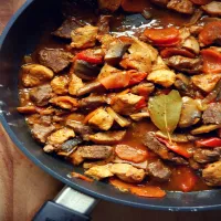 Dietetyczny gulasz drobiowo – wołowy