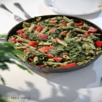 Makaron ze szpinakiem i pomidorem