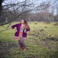 Wzory i kolory w jesiennej odsłonie – inspiracja stylizacji na co dzień