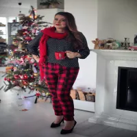 Spodnie w kratkę i koszula z groszki – stylizacja clash print