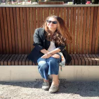 Męska marynarka w kobiecej stylizacji