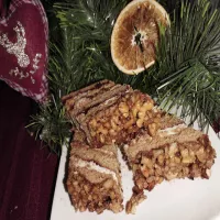 Korzenny miodownik z masą grysikową