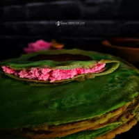 Pandanowe naleśniki z twarogiem Sala i masłem jabłkowym