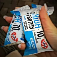 Baton twarogowy EvaVita z polewą Nutlove Coco & Bueno