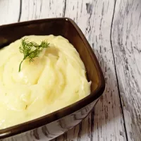 Idealne purée ziemniaczane do obiadu z czosnkiem i rozmarynem