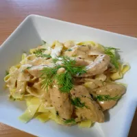 Tagliatelle z kurczakiem w sosie śmietanowym