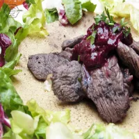 Smażona pierś kaczki na czosnkowym naleśniku z mąki gryczanej