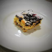 Egzotyczne ciasto z ananasem i jagodami