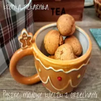 Pyszne, miodowe kuleczki z orzechami