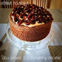 Torcik brownie z czereśniami w śmietanie