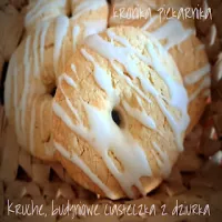 Kruche, budyniowe ciasteczka z dziurką