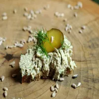 Pasta ze słonecznika i kiszonych ogórków