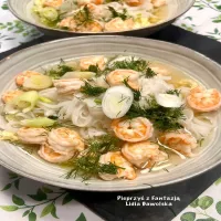 Zupa z krewetkami i makaronem ryżowym