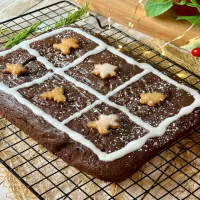 Piernik czekoladowy świąteczny z lukrowaną kratką