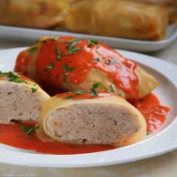 Gołąbki w sosie pomidorowym