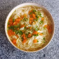 Rosół z pieczonego mięsa i warzyw