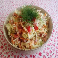 Surówka z białej kapusty i pomidorów