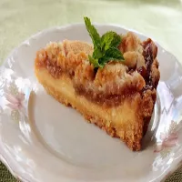 Tarta serowa z prażonymi jabłkami i kruszonką