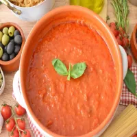 Sos pomidorowy do makaronu – 5 przepisów