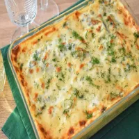 Lasagne z porami, wędzonym łososiem i szpinakiem