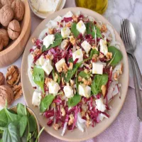 Sałatka z gorgonzolą, orzechami i radicchio