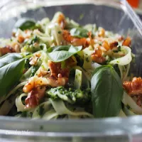 Makaron ze szpinakiem i orzechami