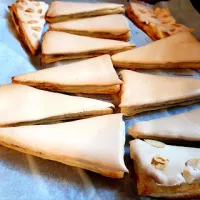 Portugalskie Jesuitas - glazurowane ciasteczka z ciasta francuskiego