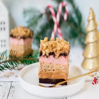 Świąteczny Przekładaniec Orzechowo Kajmakowy