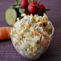 Surówka z sałaty lodowej