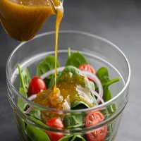 Sos winegret do sałatki – poznaj sekret idealnych proporcji, który musisz znać