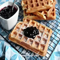 Chrupiące gofry z frużeliną jagodową