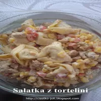 Sałatka z tortellini i kurczakiem gyros