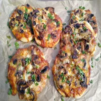 Pizzerinki z pieczarkami i mozzarellą