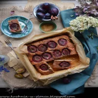 Najprostsze ciasto cynamonowe ze śliwkami