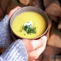 KREM Z OGÓRKÓW KISZONYCH NA KOŚCIACH