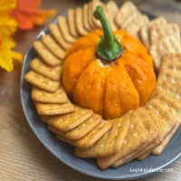 Przekąska z serka w kształcie dyni