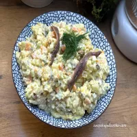 Sałatka śledziowa z domowym majonezem i anchois