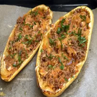 Dynia makaronowa z wołowiną i serem