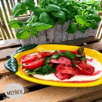 Pomidory na kremowej fecie