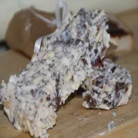 Mrożone batony z ryżu ekspandowanego z bakaliami i nasionami chia (zimne desery)