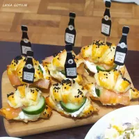 Rogaliki z ciasta francuskiego z łososiem