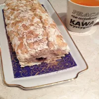 Rolada bezowa z kremówką, mascarpone, nutellą i wiśniami z amaretto